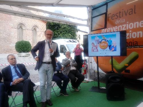 Il vicegovernatore del Friuli Venezia Giulia con delega alla Salute, Riccardo Riccardi, interviene alla 19esima tappa del tour organizzato dai medici dell'Associazione italiana di oncologia medica (Aiom) per fornire consigli e informazioni sulla prevenzione – Udine 02/07/2018

